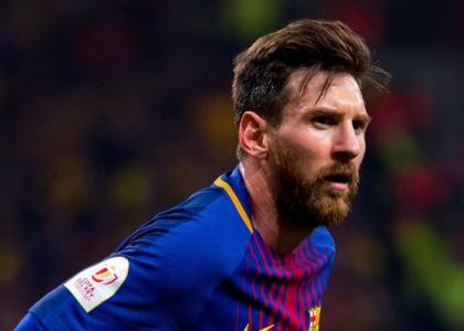 Ăn mừng kỉ lục 644, Messi tặng bia cho đối thủ