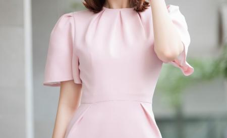 Hoa hậu Đỗ Mỹ Linh ngọt ngào với đầm hồng pastel