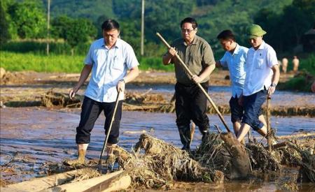 Khẩn trương khắc phục hậu quả bão lũ, nhanh chóng ổn định đời sống nhân dân, tích cực khôi phục sản xuất kinh doanh, thúc đẩy tăng trưởng kinh tế, kiểm soát lạm phát